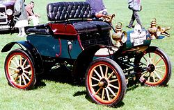 1904 Oldsmobile Curved Dash runabout